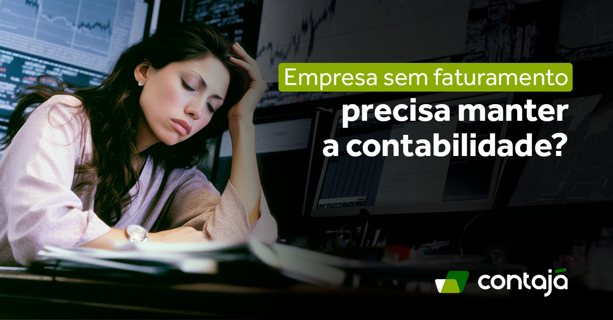 Mulher jovem de cabelo liso preto com os olhos fechados e a mão na cabeça. Ela veste uma blusa social rosa e um relógio prateado. Ao seu lado, o título do artigo "Empresa sem faturamento precisa manter a contabilidade?"
