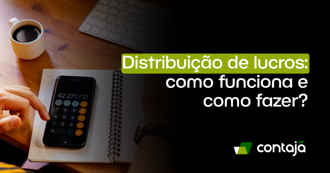 Um celular está sobre um pequeno caderno e na tela desse celular tem uma calculadora. No canto direito da imagem, está o título do artigo: "Distribuição de lucros: como funciona e como fazer?"