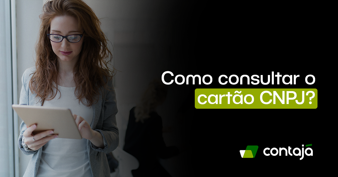 Mulher branca está segurando um tablet cinza. No canto direito da tela, está o título do artigo: "Como consultar o cartão CNPJ?"