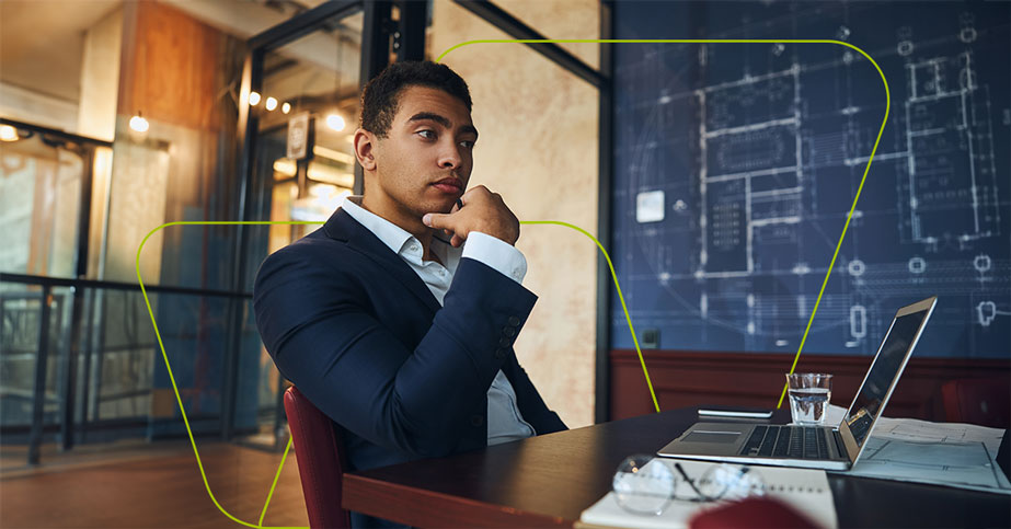 imagem de profissional engenheiro pensativo