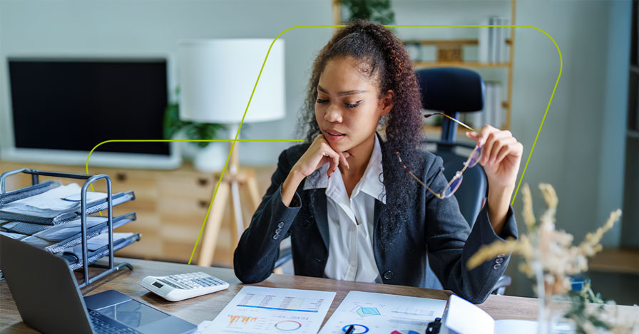imagem de pessoa preocupada com faturamento de empresa