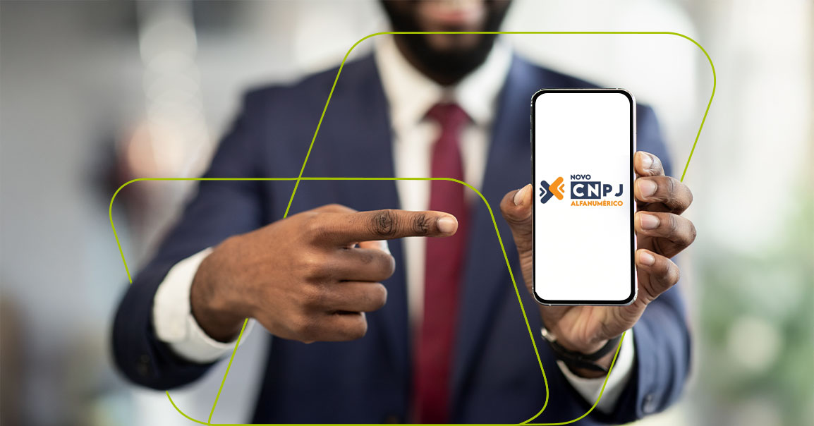 imagem de pessoa apontando para cnpj alfanumérico