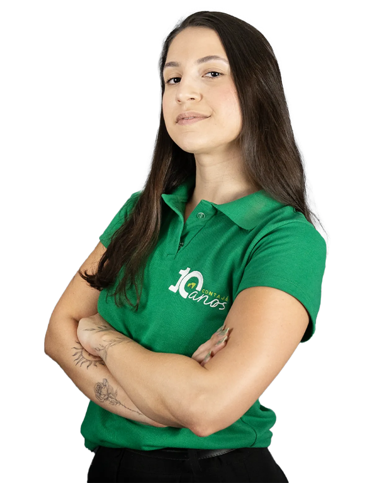 Especialista da Contajá de braços cruzados, com a camisa verde da empresa